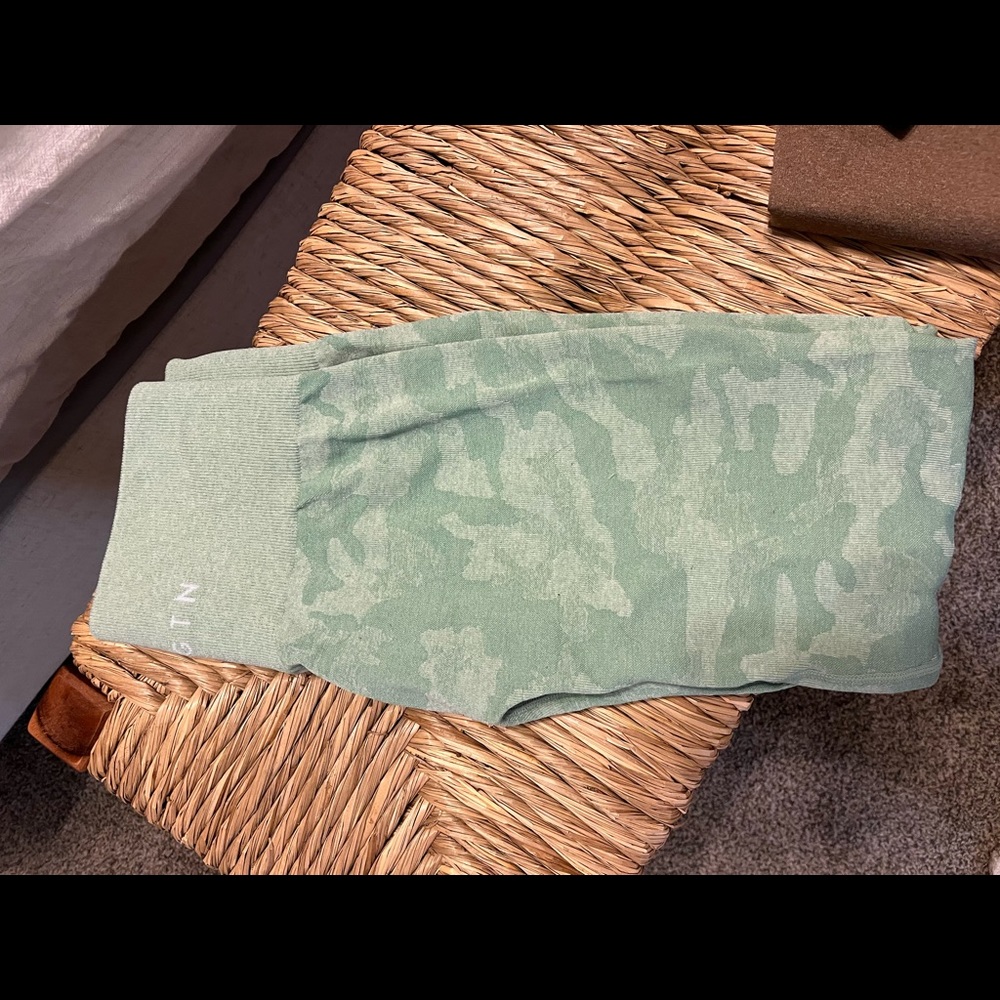 NVGTN camo seamless sage leggings